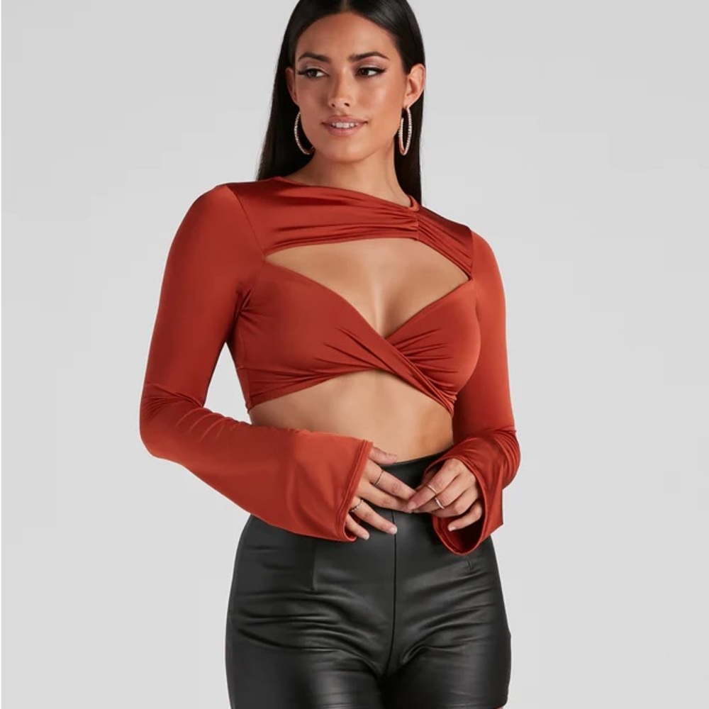 NWT Cutout crop top
